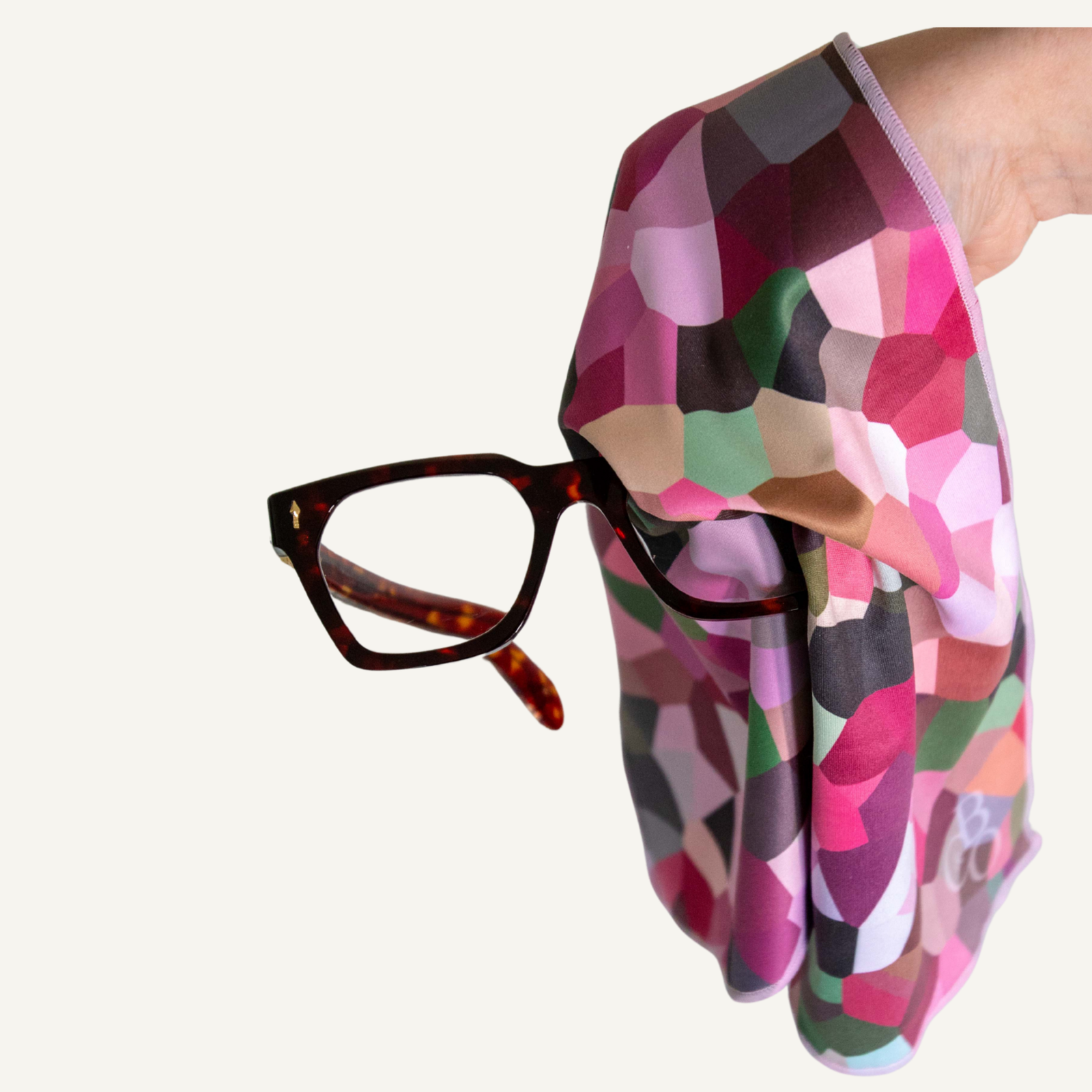 different types of glasses cleaning cloths explained for safe lens care