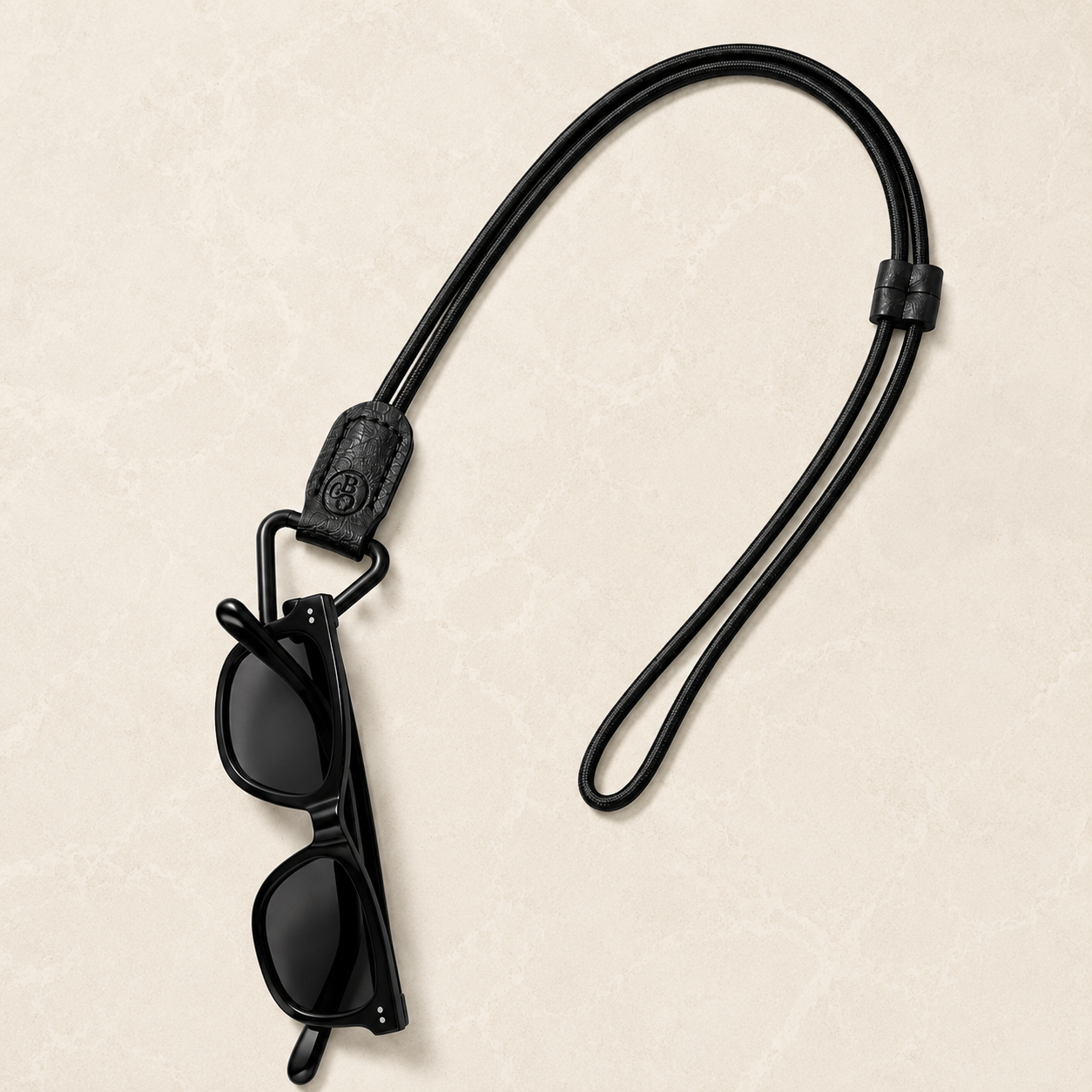 Complete Signature Eyewear Necklace with glasses