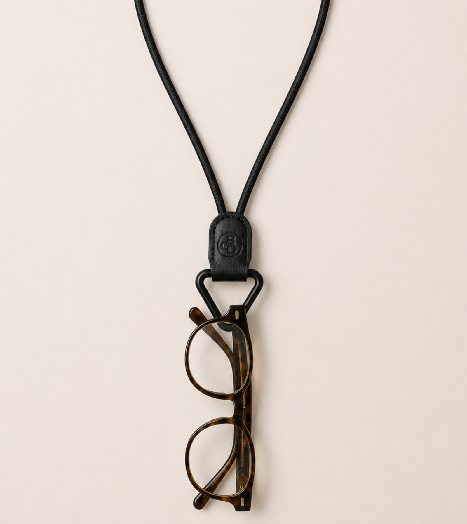 The black Signature Eyewear Necklace with tortoiseshell eyewear